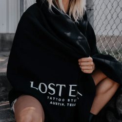 Lost-Edge-Sweatshirt-Blanket-01